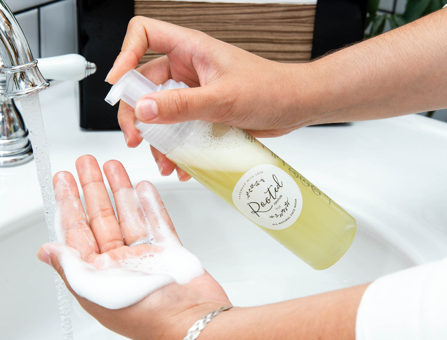How to Get Rid of Hormonal Acne Naturally Without Harsh Chemicals