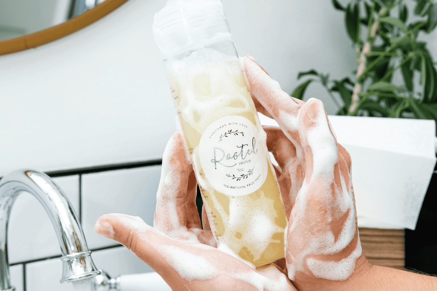 Why an All-Natural Foaming Face Wash Is the Best Choice for Clear, Healthy Skin