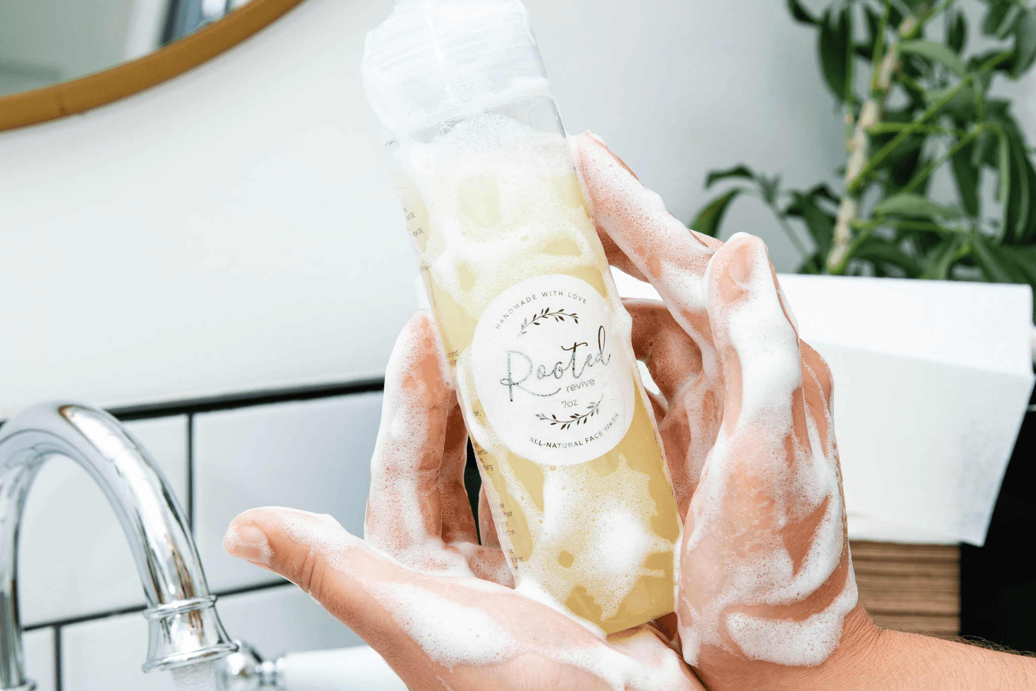 Why an All-Natural Foaming Face Wash Is the Best Choice for Clear, Healthy Skin